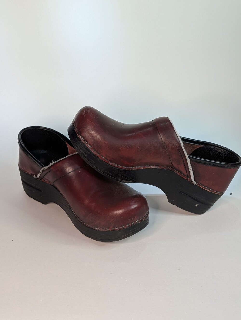 Dansko Burgundy Oxblood Leather Clogs Slip-On Comfort Shoes Wooden/ Sz 38 7.5-8